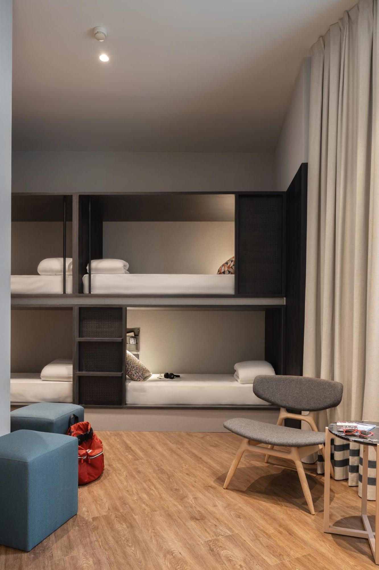 Bed 8-Bed Dormitory Room