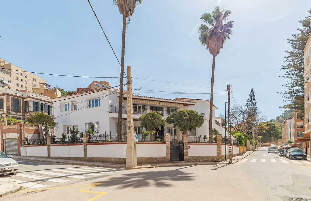 Ayz Silvela - Auto Check-In Property-1